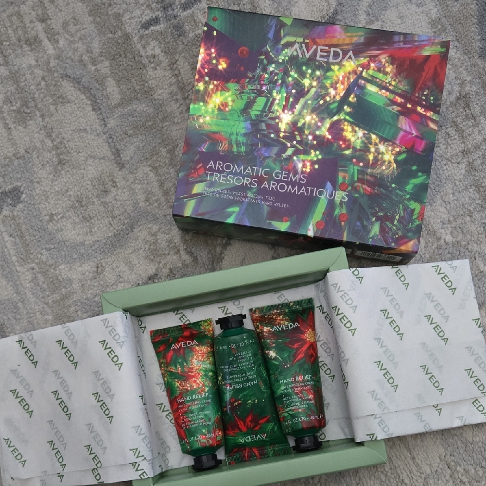 AVEDA Aromatic Gems Set with Green and Red Packaging